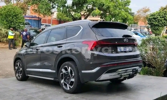 Nunua Ilio tumika Hyundai Santa Fe Brown Gari ndani ya Nairobi nchini Nairobi