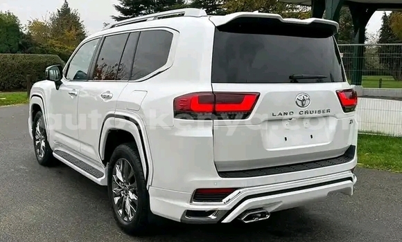 Buy Used Toyota Land Cruiser White Car in Nairobi in Nairobi Buy Used Toyota Land Cruiser White Car in Nairobi in Nairobi