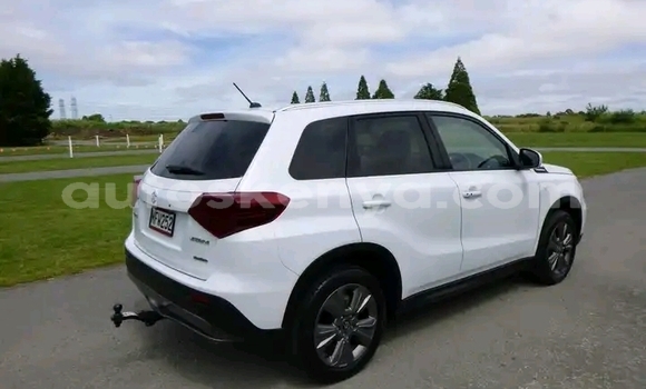 Oofamaa Suzuki Vitara White Makiinaa iti Nairobi keessatti Nairobi keessatti Oofamaa Suzuki Vitara White Makiinaa iti Nairobi keessatti Nairobi keessatti