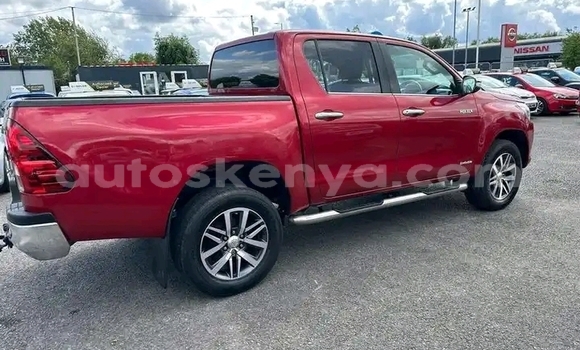 Oofamaa Toyota Hilux Red Makiinaa iti Nairobi keessatti Nairobi keessatti