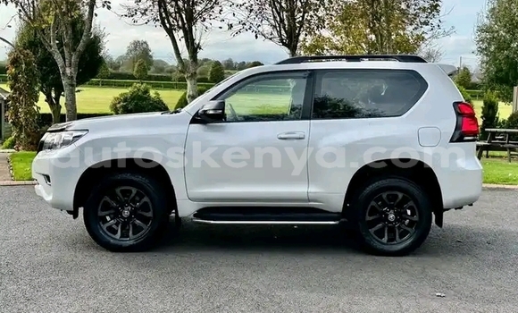 Buy Used Toyota Land Cruiser White Car in Nairobi in Nairobi Buy Used Toyota Land Cruiser White Car in Nairobi in Nairobi