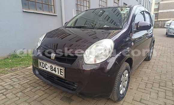 Oofamaa Toyota Passo Black Makiinaa iti Maralal keessatti Rift Valley keessatti