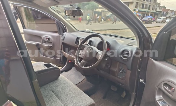 Oofamaa Toyota Passo Black Makiinaa iti Maralal keessatti Rift Valley keessatti Oofamaa Toyota Passo Black Makiinaa iti Maralal keessatti Rift Valley keessatti