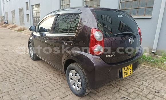 Oofamaa Toyota Passo Black Makiinaa iti Maralal keessatti Rift Valley keessatti Oofamaa Toyota Passo Black Makiinaa iti Maralal keessatti Rift Valley keessatti