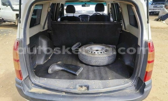 Oofamaa Toyota Succeed White Makiinaa iti Bissil keessatti Nairobi keessatti Oofamaa Toyota Succeed White Makiinaa iti Bissil keessatti Nairobi keessatti