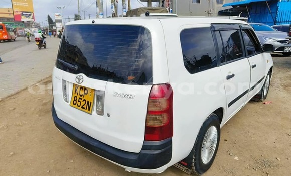 Oofamaa Toyota Succeed White Makiinaa iti Bissil keessatti Nairobi keessatti Oofamaa Toyota Succeed White Makiinaa iti Bissil keessatti Nairobi keessatti
