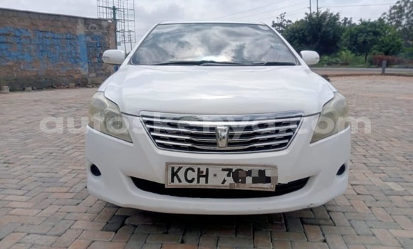 Oofamaa Toyota Premio White Makiinaa iti Bute keessatti Northeast Kenya keessatti