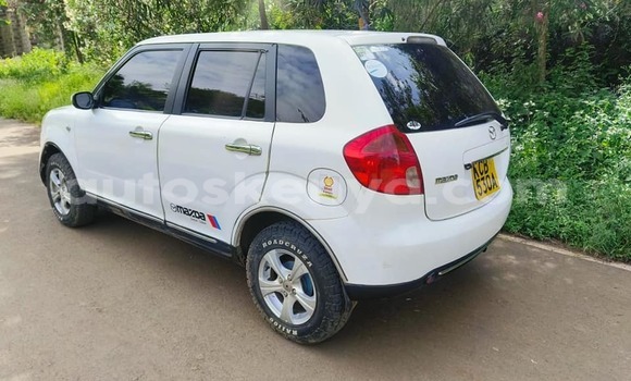 Oofamaa Mazda Verisa White Makiinaa iti Busia keessatti West Kenya keessatti Oofamaa Mazda Verisa White Makiinaa iti Busia keessatti West Kenya keessatti