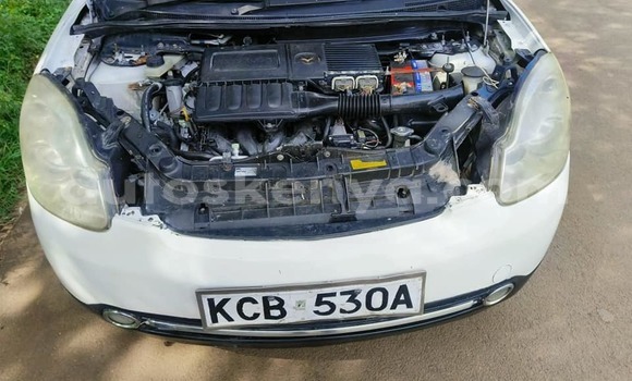 Oofamaa Mazda Verisa White Makiinaa iti Busia keessatti West Kenya keessatti Oofamaa Mazda Verisa White Makiinaa iti Busia keessatti West Kenya keessatti