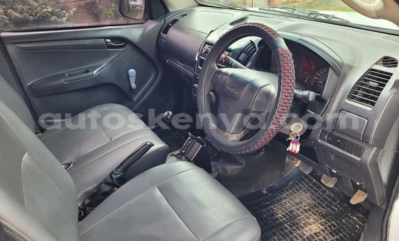 Oofamaa Isuzu D–MAX White Makiinaa iti Nairobi keessatti Nairobi keessatti Oofamaa Isuzu D–MAX White Makiinaa iti Nairobi keessatti Nairobi keessatti