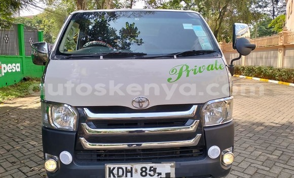 Oofamaa Toyota Hiace White Makiinaa iti Busia keessatti West Kenya keessatti