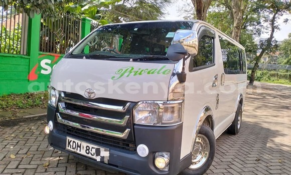 Oofamaa Toyota Hiace White Makiinaa iti Busia keessatti West Kenya keessatti Oofamaa Toyota Hiace White Makiinaa iti Busia keessatti West Kenya keessatti