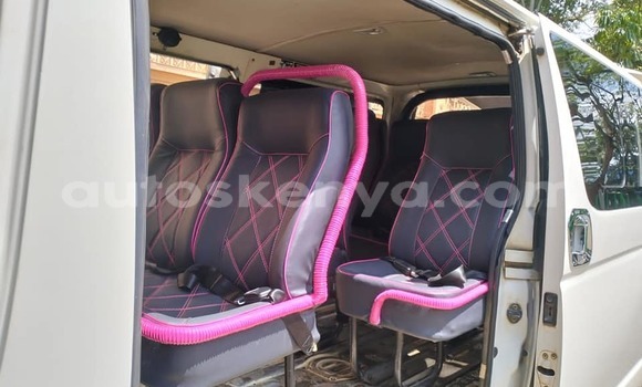 Oofamaa Toyota Hiace White Makiinaa iti Busia keessatti West Kenya keessatti Oofamaa Toyota Hiace White Makiinaa iti Busia keessatti West Kenya keessatti