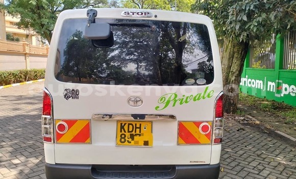 Oofamaa Toyota Hiace White Makiinaa iti Busia keessatti West Kenya keessatti Oofamaa Toyota Hiace White Makiinaa iti Busia keessatti West Kenya keessatti