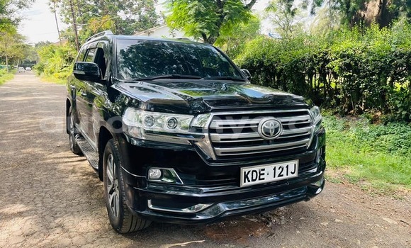 Oofamaa Toyota Highlander Black Makiinaa iti Bura keessatti Northeast Kenya keessatti