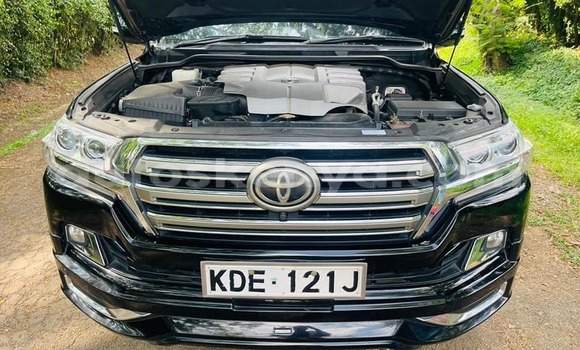 Oofamaa Toyota Highlander Black Makiinaa iti Bura keessatti Northeast Kenya keessatti Oofamaa Toyota Highlander Black Makiinaa iti Bura keessatti Northeast Kenya keessatti
