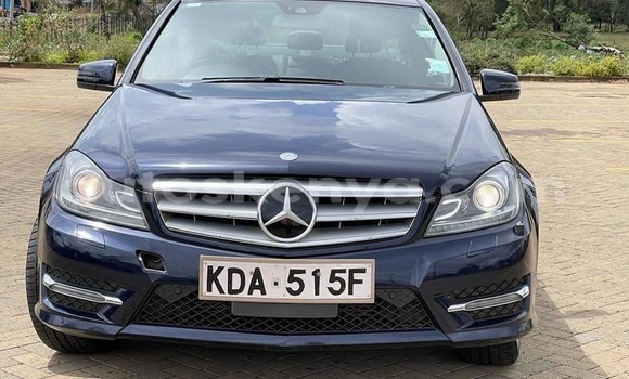 Oofamaa Mercedes‒Benz 190 (W201) Black Makiinaa iti Changamwe keessatti Coast keessatti