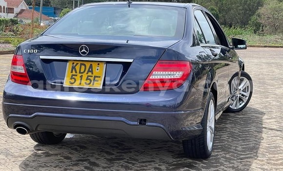 Oofamaa Mercedes‒Benz 190 (W201) Black Makiinaa iti Changamwe keessatti Coast keessatti Oofamaa Mercedes‒Benz 190 (W201) Black Makiinaa iti Changamwe keessatti Coast keessatti