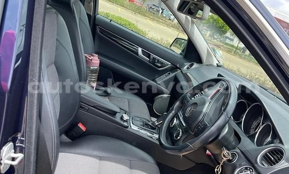 Oofamaa Mercedes‒Benz 190 (W201) Black Makiinaa iti Changamwe keessatti Coast keessatti Oofamaa Mercedes‒Benz 190 (W201) Black Makiinaa iti Changamwe keessatti Coast keessatti