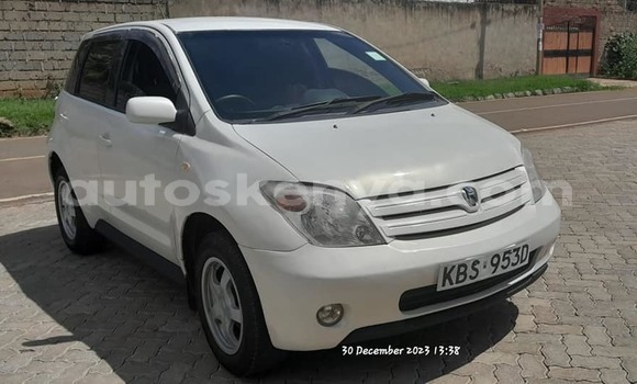 Buy Used Toyota IST White Car in Busia in West Kenya