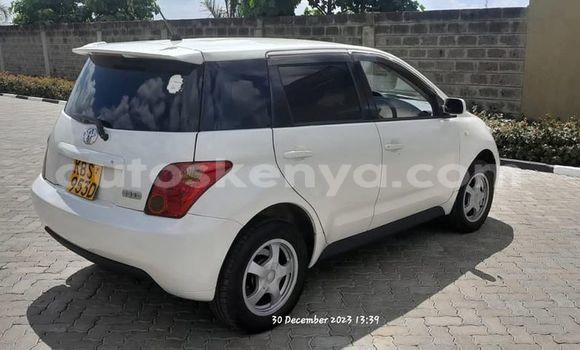 Oofamaa Toyota IST White Makiinaa iti Busia keessatti West Kenya keessatti Oofamaa Toyota IST White Makiinaa iti Busia keessatti West Kenya keessatti