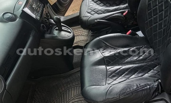 Oofamaa Mazda Demio Black Makiinaa iti Bura keessatti Northeast Kenya keessatti Oofamaa Mazda Demio Black Makiinaa iti Bura keessatti Northeast Kenya keessatti
