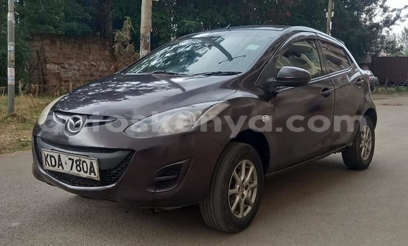 Oofamaa Mazda Demio Black Makiinaa iti Bura keessatti Northeast Kenya keessatti Oofamaa Mazda Demio Black Makiinaa iti Bura keessatti Northeast Kenya keessatti