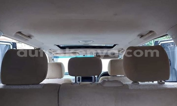 Oofamaa Toyota Prado White Makiinaa iti Busia keessatti West Kenya keessatti Oofamaa Toyota Prado White Makiinaa iti Busia keessatti West Kenya keessatti