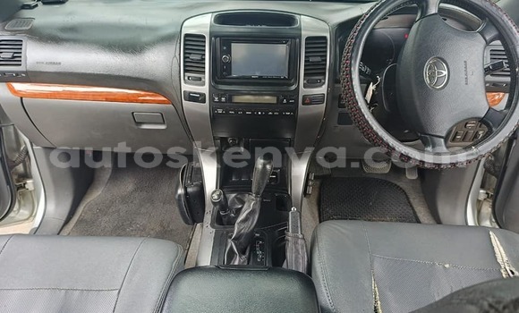 Oofamaa Toyota Prado Other Makiinaa iti Busia keessatti West Kenya keessatti Oofamaa Toyota Prado Other Makiinaa iti Busia keessatti West Kenya keessatti