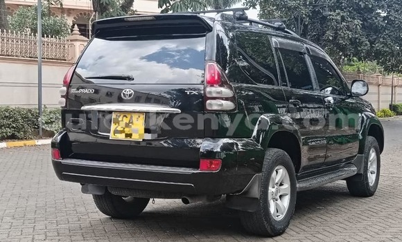 Oofamaa Toyota Prado Black Makiinaa iti Bute keessatti Northeast Kenya keessatti Oofamaa Toyota Prado Black Makiinaa iti Bute keessatti Northeast Kenya keessatti
