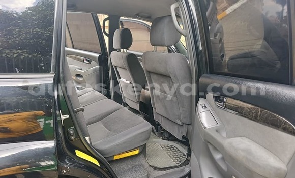 Oofamaa Toyota Prado Black Makiinaa iti Bute keessatti Northeast Kenya keessatti Oofamaa Toyota Prado Black Makiinaa iti Bute keessatti Northeast Kenya keessatti