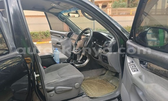 Oofamaa Toyota Prado Black Makiinaa iti Bute keessatti Northeast Kenya keessatti Oofamaa Toyota Prado Black Makiinaa iti Bute keessatti Northeast Kenya keessatti