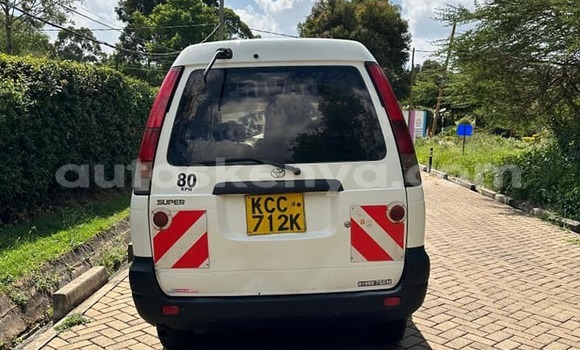 Oofamaa Toyota Town Ace White Makiinaa iti Busia keessatti West Kenya keessatti Oofamaa Toyota Town Ace White Makiinaa iti Busia keessatti West Kenya keessatti