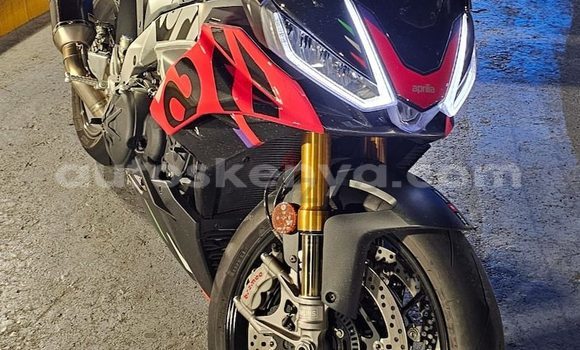 Nunua Ilio tumika Aprilia Tuono Nyekundu Bike ndani ya Nairobi nchini Nairobi
