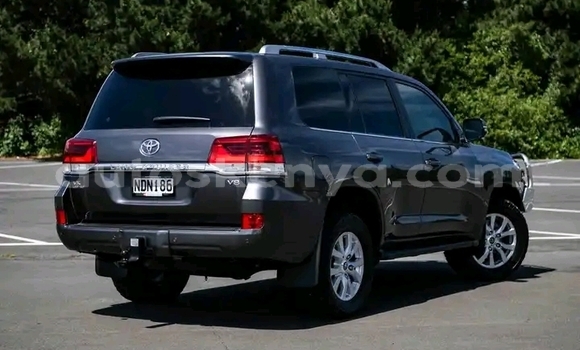 Nunua Ilio tumika Toyota Land Cruiser Nyeusi Gari ndani ya Nairobi nchini Nairobi