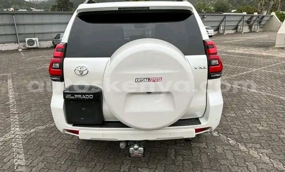Oofamaa Toyota Land Cruiser Prado White Makiinaa iti Nairobi keessatti Nairobi keessatti Oofamaa Toyota Land Cruiser Prado White Makiinaa iti Nairobi keessatti Nairobi keessatti