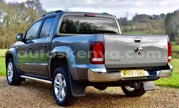 Oofamaa Volkswagen Amarok Black Makiinaa iti Nairobi keessatti Nairobi keessatti