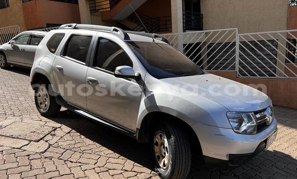 Oofamaa Renault Duster Silver Makiinaa iti Nairobi keessatti Nairobi keessatti