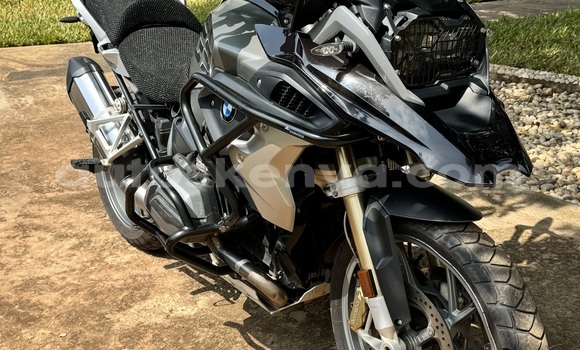 Nunua Ilio tumika BMW R1200GS Adventure Nyeusi Bike ndani ya Kwale nchini Kenya ya Pwani Nunua Ilio tumika BMW R1200GS Adventure Nyeusi Bike ndani ya Kwale nchini Kenya ya Pwani
