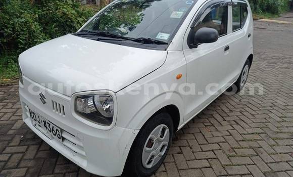 Oofamaa Suzuki Alto White Makiinaa iti Bute keessatti Northeast Kenya keessatti