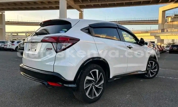 Oofamaa Honda Vezel White Makiinaa iti Nairobi keessatti Nairobi keessatti