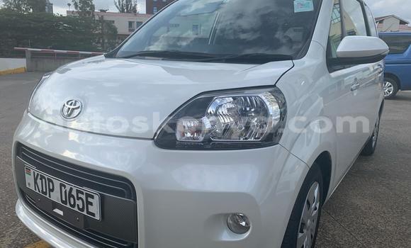 Buy Used Toyota Porte White Car in Nairobi in Nairobi Buy Used Toyota Porte White Car in Nairobi in Nairobi
