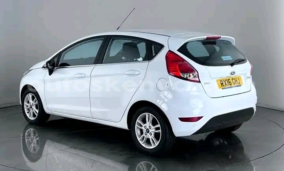 Oofamaa Ford Fiesta White Makiinaa iti Nairobi keessatti Nairobi keessatti