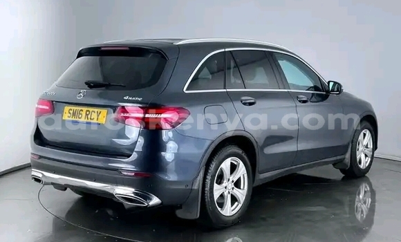 Oofamaa Mercedes‒Benz GLC Black Makiinaa iti Nairobi keessatti Nairobi keessatti