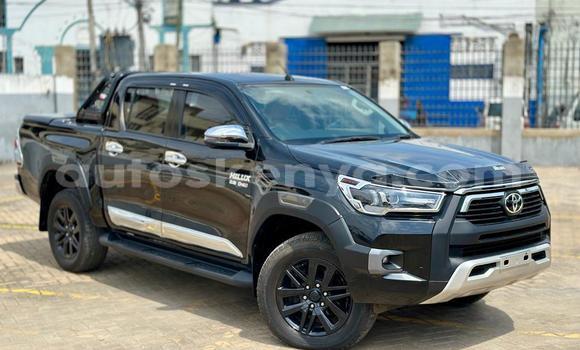 Imported Toyota Hiluxe Revo Black Makiinaa iti Mombasa keessatti Coastal Kenya keessatti