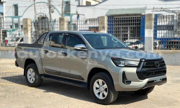 Imported Toyota Hiluxe Revo Green Makiinaa iti Mombasa keessatti Coastal Kenya keessatti