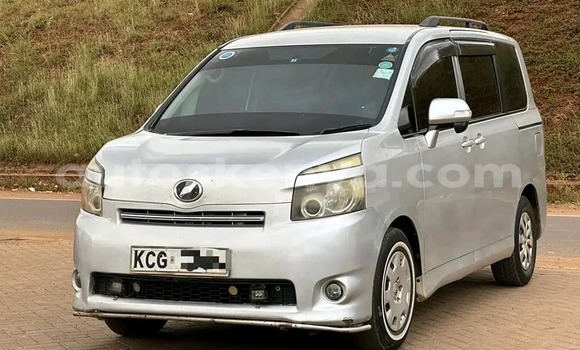 Nunua Ilio tumika Toyota Voxy Nyingine Gari ndani ya Bute nchini Kaskazini Mashariki mwa Kenya