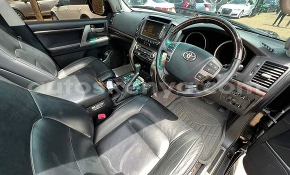 Nunua Ilio tumika Toyota Land Cruiser Nyeusi Gari ndani ya Bura nchini Kaskazini Mashariki mwa Kenya Nunua Ilio tumika Toyota Land Cruiser Nyeusi Gari ndani ya Bura nchini Kaskazini Mashariki mwa Kenya