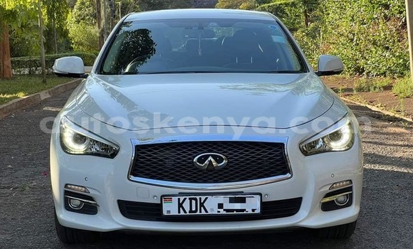 Nunua Ilio tumika Infiniti FX–Series Nyeupe Gari ndani ya Busia nchini West Kenya