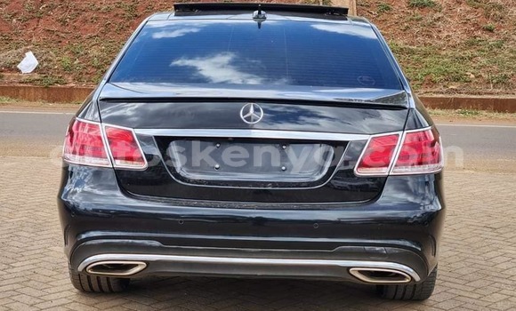 Nunua Ilio tumika Mercedes‒Benz E–Class Nyeusi Gari ndani ya Bura nchini Kaskazini Mashariki mwa Kenya Nunua Ilio tumika Mercedes‒Benz E–Class Nyeusi Gari ndani ya Bura nchini Kaskazini Mashariki mwa Kenya